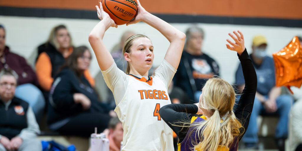 Ricker’s career-high leads Farmington past Nute